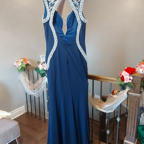 I already wore it for an event - Picture 4 of 6